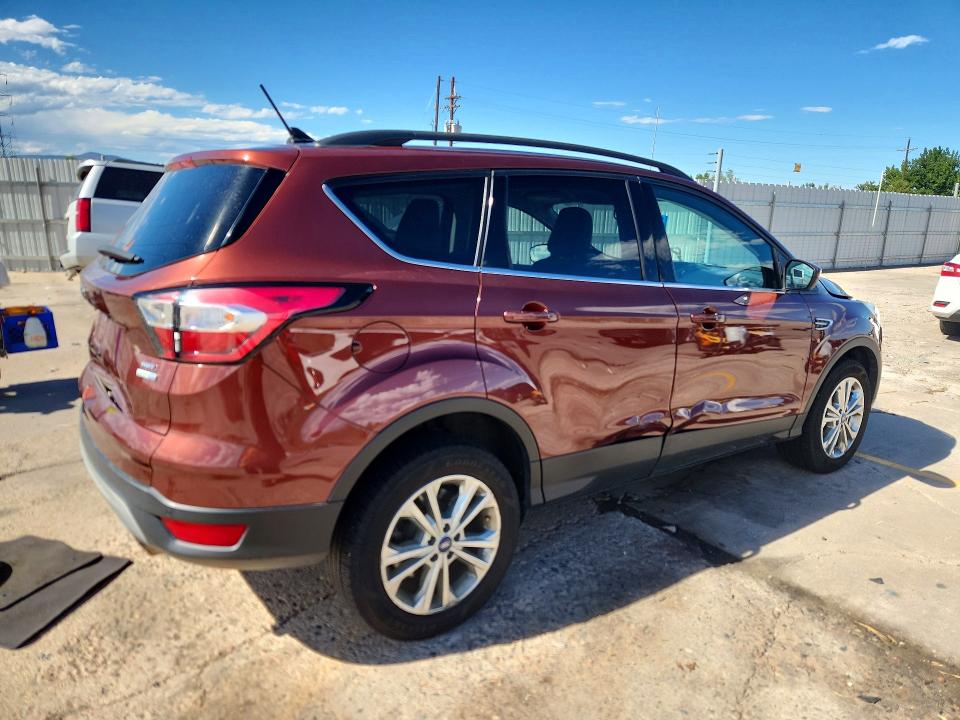 67353576 :رقم المزاد ، 1FMCU9HD8JUA64290 vin ، 2018 Ford Escape مزاد بيع