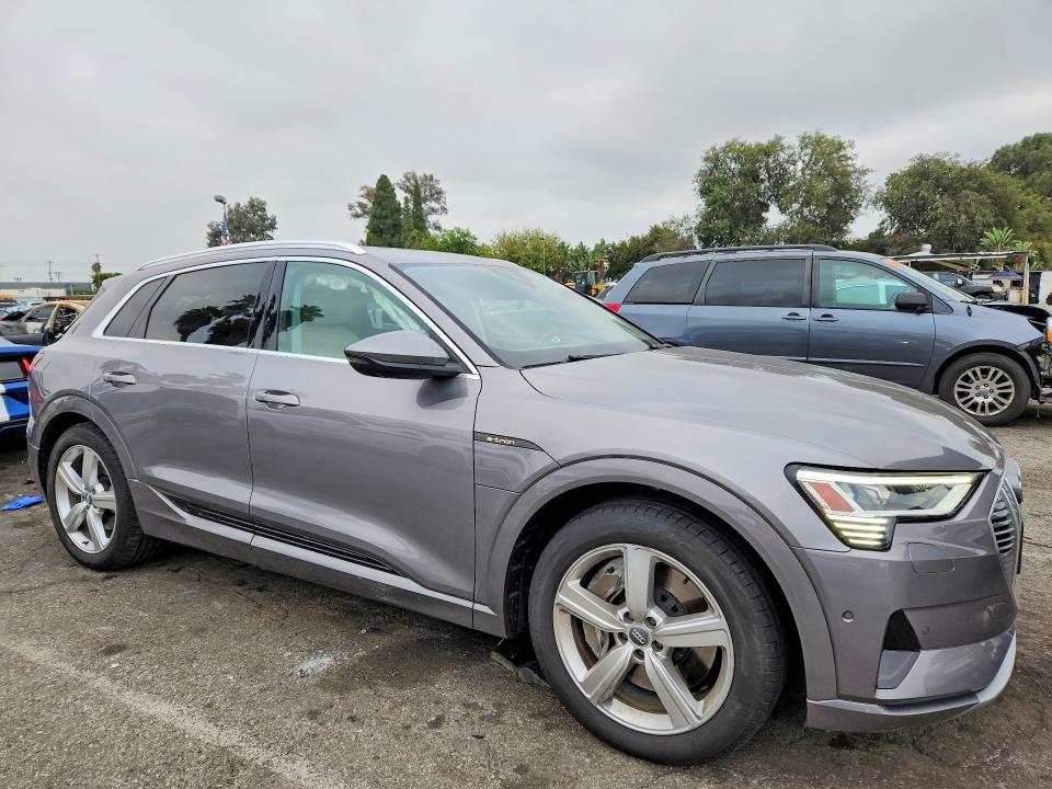Auction sale of the 2019 Audi E-tron, vin: WA1LAAGE8KB010522, lot number: 69080996