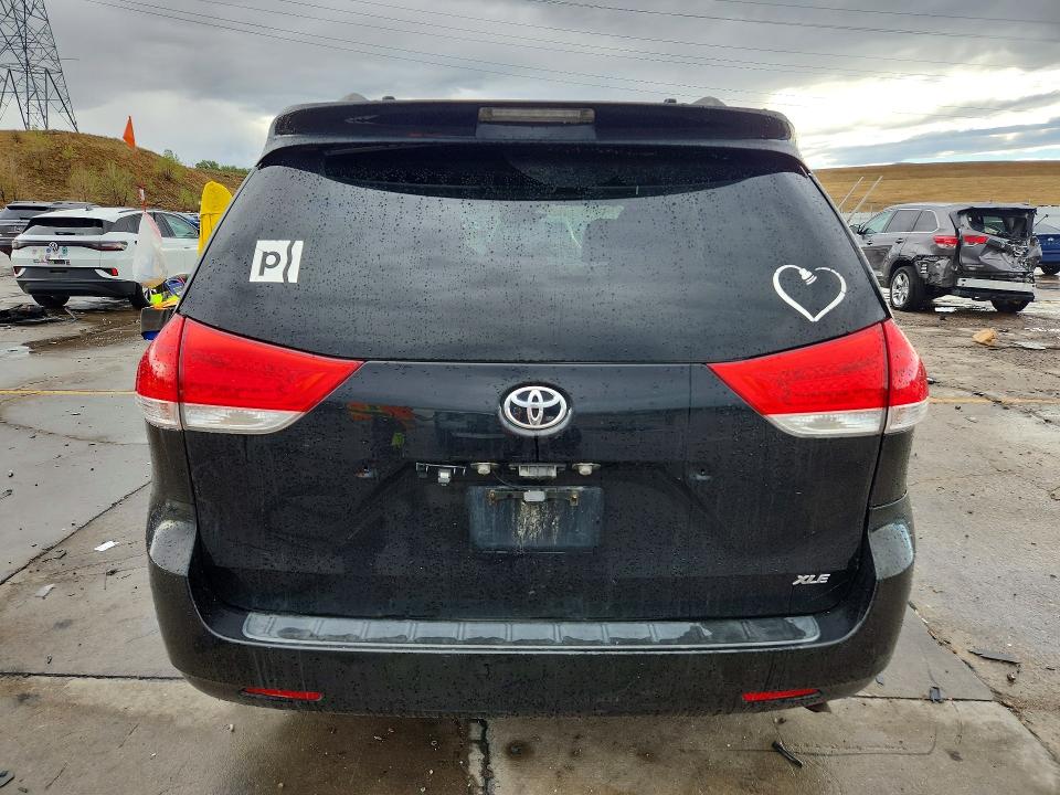 2012 Toyota Sienna მანქანა იყიდება აუქციონზე, vin: 5TDDK3DC8CS046971, აუქციონის ნომერი: 68816126