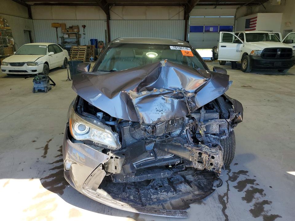 70136116 :رقم المزاد ، 4T1BF1FK7HU373901 vin ، 2017 Toyota Camry مزاد بيع