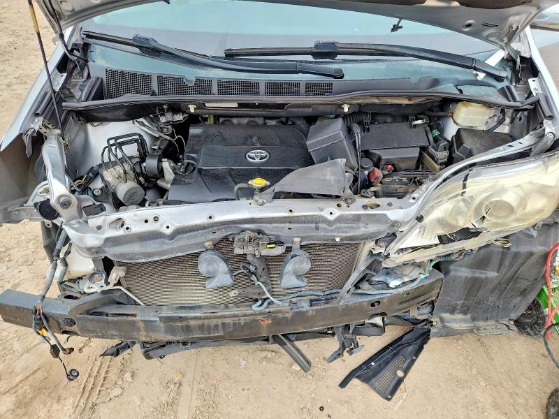 67642326 :رقم المزاد ، 5TDKK3DCXBS068444 vin ، 2011 Toyota Sienna مزاد بيع