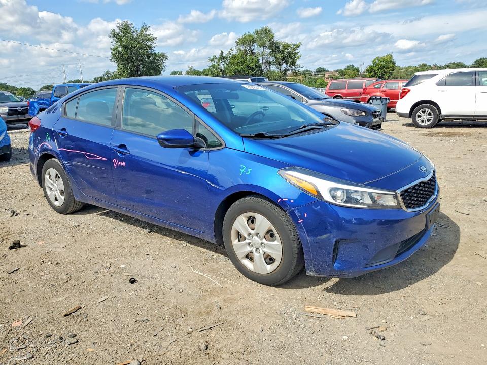 67948836 :رقم المزاد ، 3KPFK4A72JE270640 vin ، 2018 Kia Forte مزاد بيع