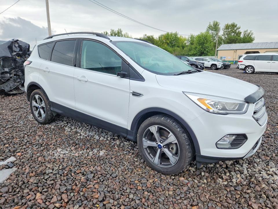 67725126 :رقم المزاد ، 1FMCU9HD1JUB79085 vin ، 2018 Ford Escape مزاد بيع