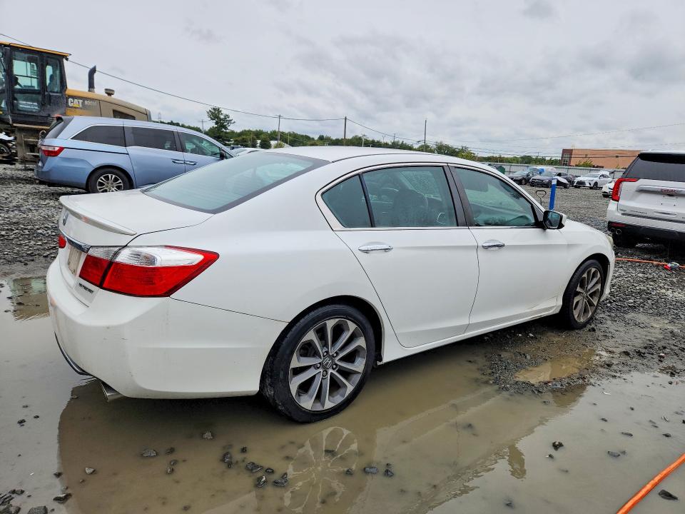 2015 Honda Accord მანქანა იყიდება აუქციონზე, vin: 1HGCR2F56FA251630, აუქციონის ნომერი: 70104016