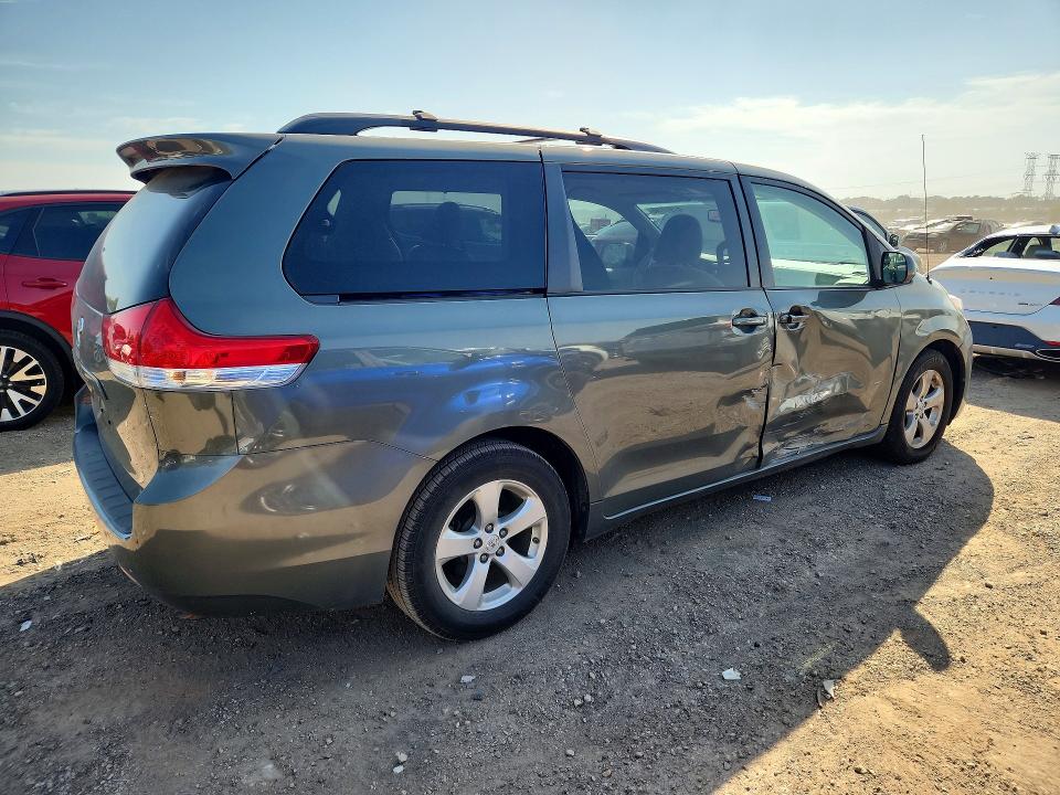 67917746 :رقم المزاد ، 5TDKK3DC0ES499492 vin ، 2014 Toyota Sienna مزاد بيع