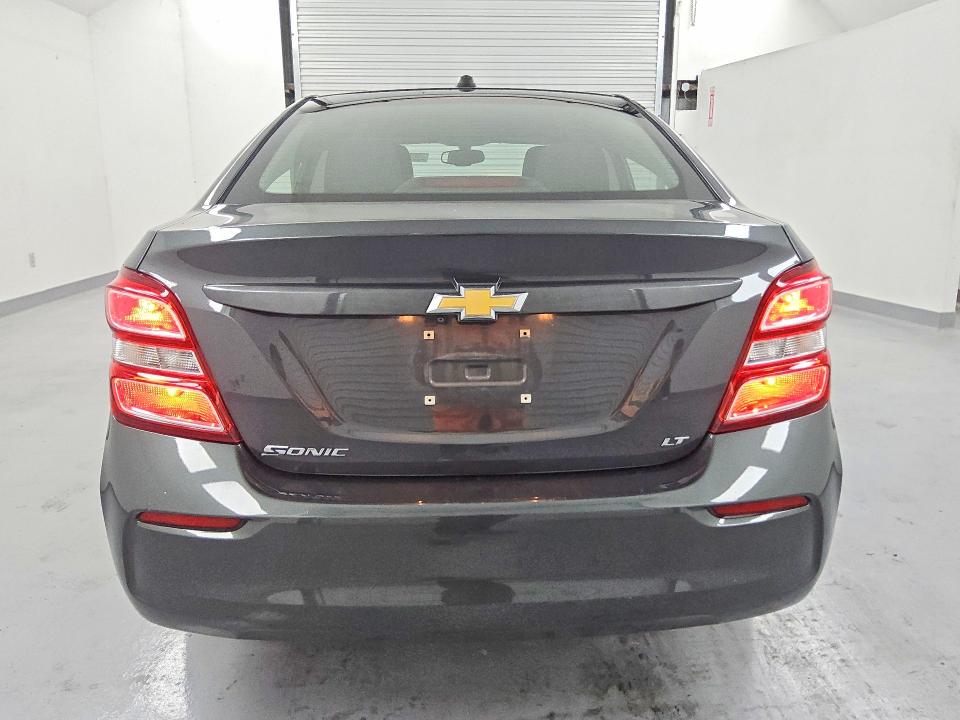 68327346 :رقم المزاد ، 1G1JD5SB4L4142121 vin ، 2020 Chevrolet Sonic مزاد بيع