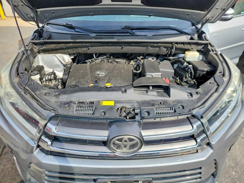 67045056 :رقم المزاد ، 5TDDZRFH6HS370791 vin ، 2017 Toyota Highlander مزاد بيع