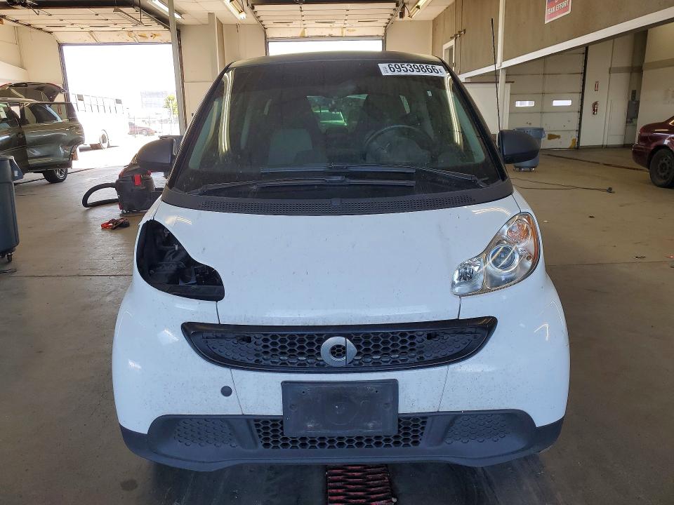2013 Smart Fortwo მანქანა იყიდება აუქციონზე, vin: WMEEJ3BA7DK688231, აუქციონის ნომერი: 69539866