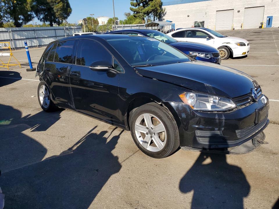 67848856 :رقم المزاد ، 3VW217AU2HM071867 vin ، 2017 Volkswagen Golf مزاد بيع
