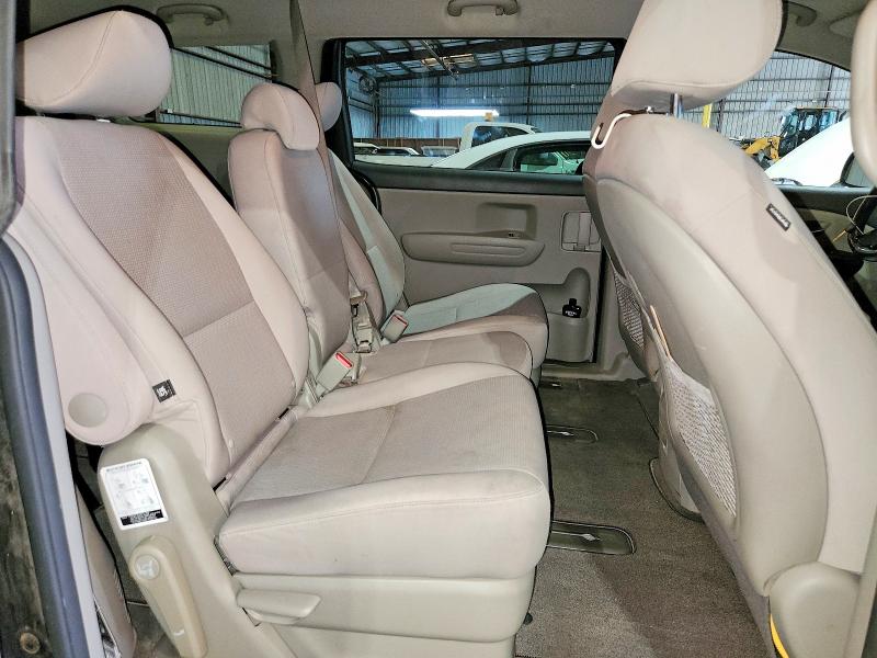 70473626 :رقم المزاد ، KNDMB5C12H6233867 vin ، 2017 Kia Sedona مزاد بيع