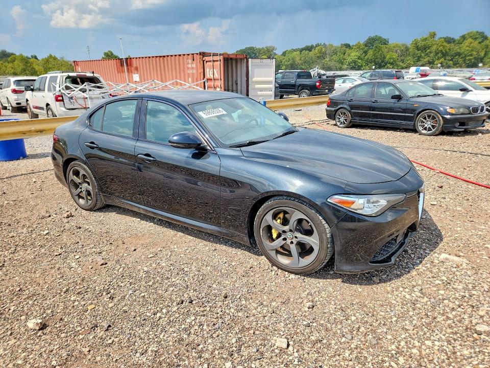69898506 :رقم المزاد ، ZARFAEBN7H7539236 vin ، 2017 Alfa Romeo Giulia مزاد بيع