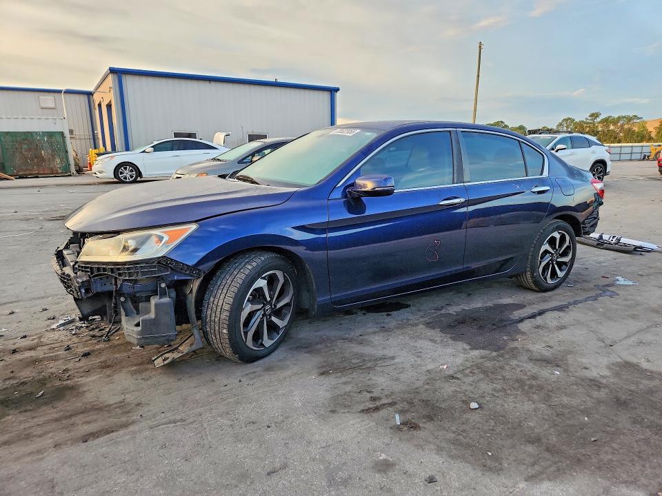 70522956 :رقم المزاد ، 1HGCR2F76HA028816 vin ، 2017 Honda Accord مزاد بيع