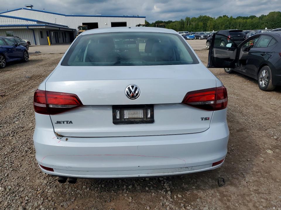 68982726 :رقم المزاد ، 3VW167AJ4HM412141 vin ، 2017 Volkswagen Jetta مزاد بيع