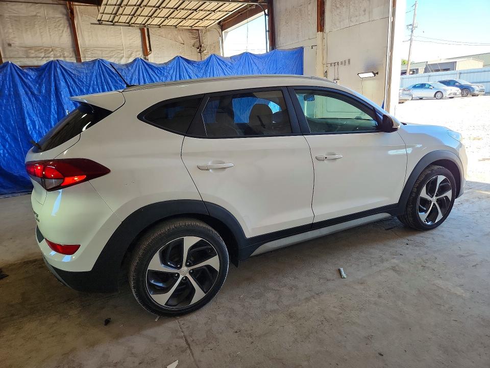 2017 Hyundai Tucson მანქანა იყიდება აუქციონზე, vin: KM8J3CA25HU400827, აუქციონის ნომერი: 70801116