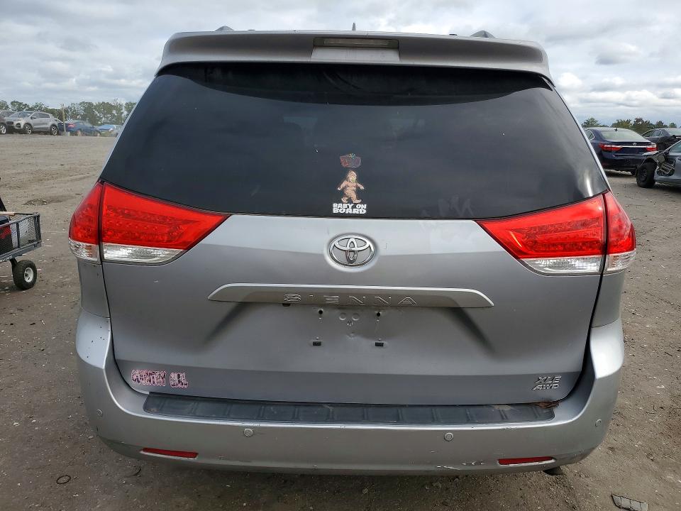 70863106 :رقم المزاد ، 5TDDK3DC3CS039622 vin ، 2012 Toyota Sienna مزاد بيع