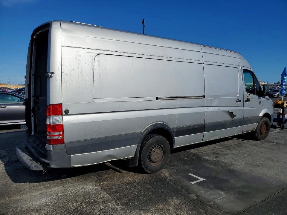 68393336 :رقم المزاد ، WD3PE8CD8HP557264 vin ، 2017 Mercedes-benz Sprinter مزاد بيع