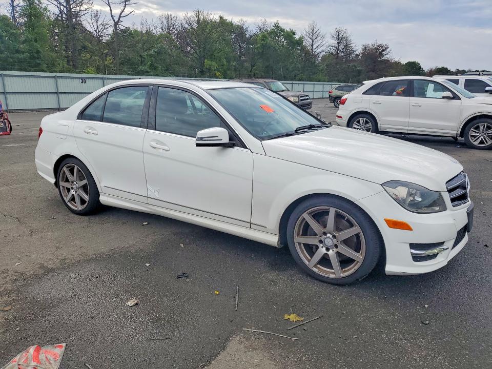 Продажа на аукционе авто 2014 Mercedes-benz C, vin: WDDGF8ABXEG244982, номер лота: 66634476