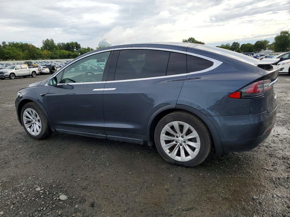 67529516 :رقم المزاد ، 5YJXCBE21LF261784 vin ، 2020 Tesla Model X مزاد بيع
