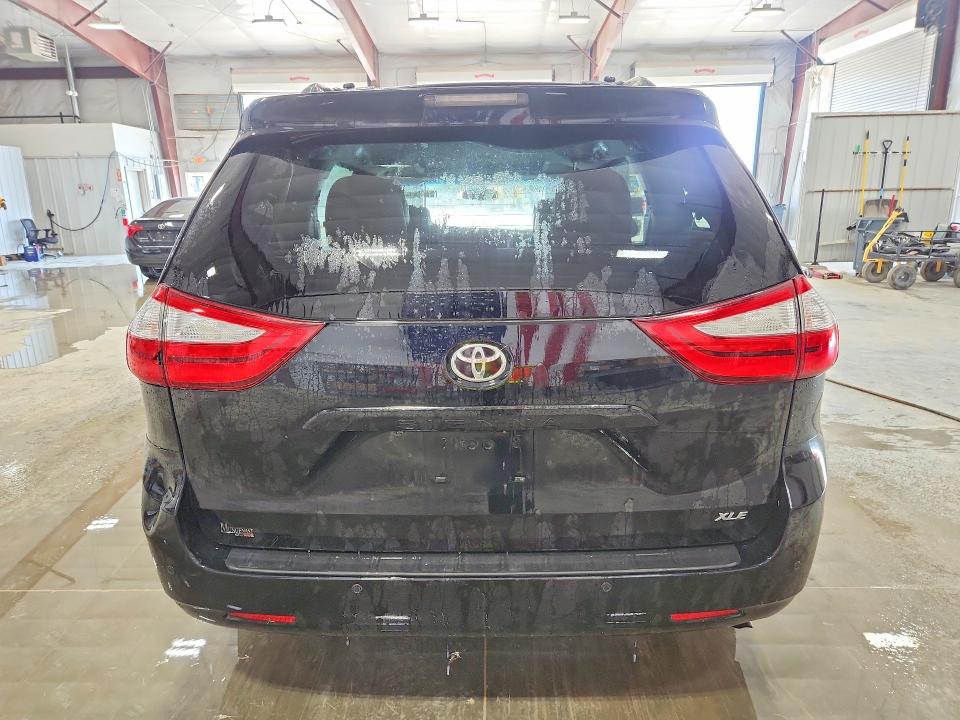 2017 Toyota Sienna მანქანა იყიდება აუქციონზე, vin: 5TDYZ3DC7HS817246, აუქციონის ნომერი: 68683146