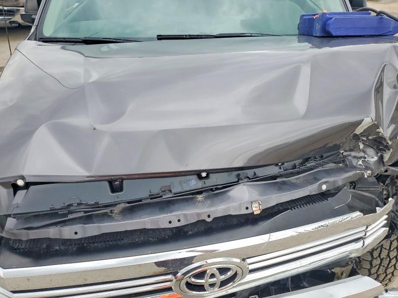 67822616 :رقم المزاد ، 5TFDW5F1XHX614702 vin ، 2017 Toyota Tundra مزاد بيع