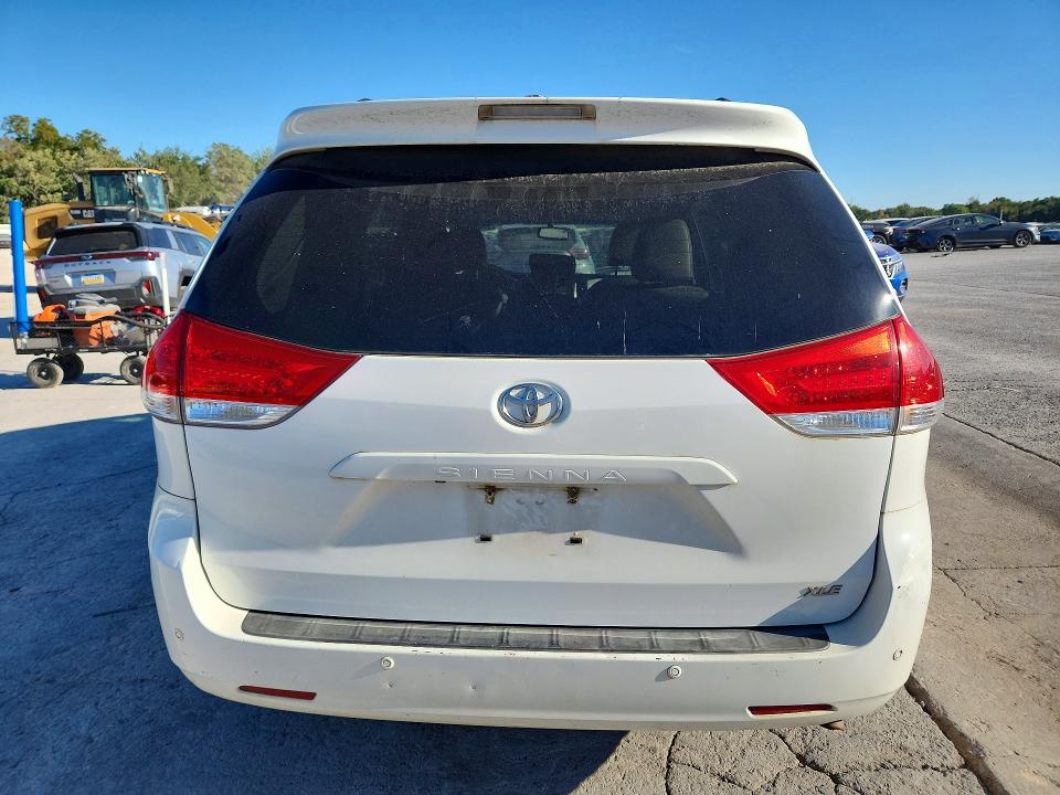 2013 Toyota Sienna მანქანა იყიდება აუქციონზე, vin: 5TDYK3DC3DS372454, აუქციონის ნომერი: 67481276