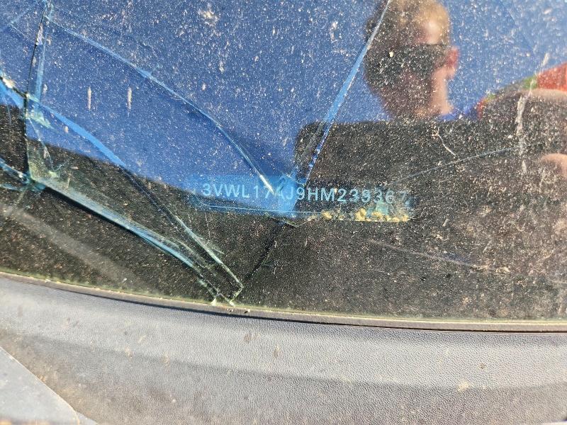 68950446 :رقم المزاد ، 3VWL17AJ9HM239367 vin ، 2017 Volkswagen Jetta مزاد بيع