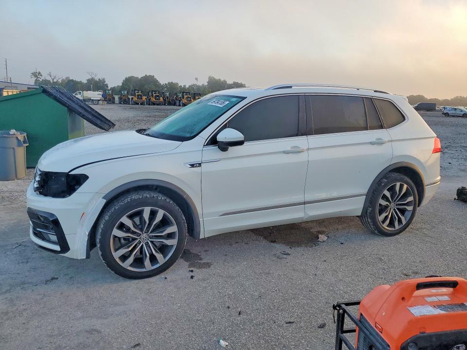 Продажа на аукционе авто 2018 Volkswagen Tiguan, vin: 3VV5B7AX2JM197435, номер лота: 69784106