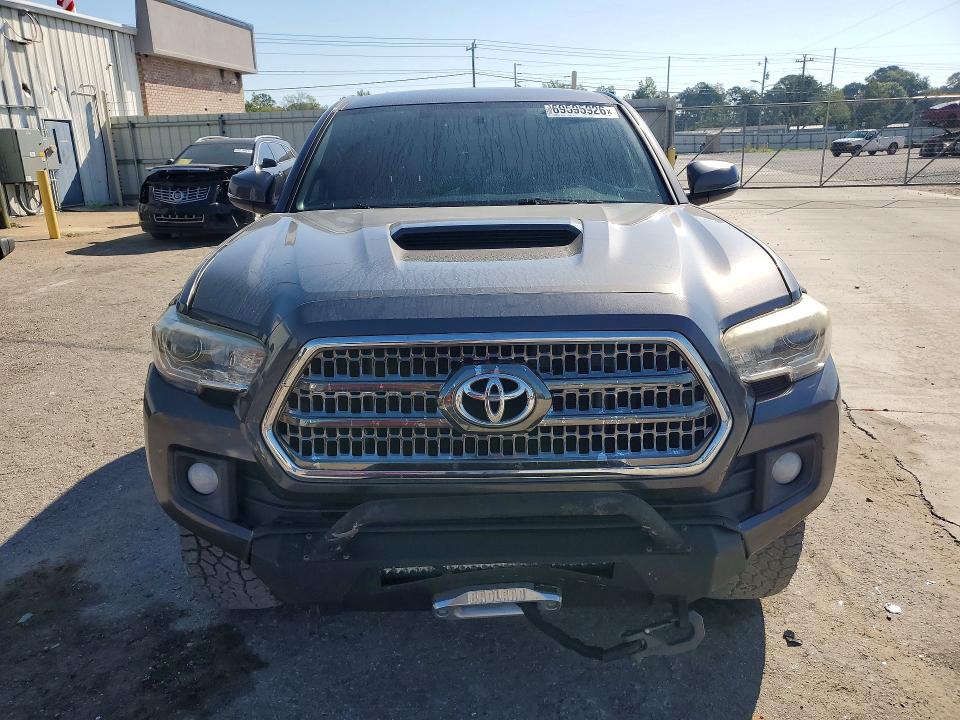 69595926 :رقم المزاد ، 5TFCZ5AN9HX086213 vin ، 2017 Toyota Tacoma مزاد بيع