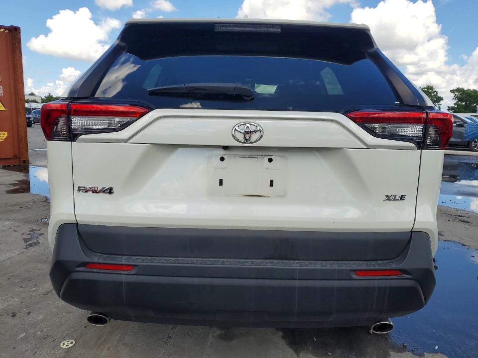 66860616 :رقم المزاد ، 2T3C1RFV2MW171111 vin ، 2021 Toyota Rav4 مزاد بيع