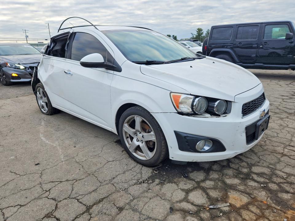 69733596 :رقم المزاد ، 1G1JE6SG2E4141096 vin ، 2014 Chevrolet Sonic مزاد بيع