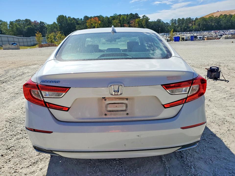 2018 Honda Accord მანქანა იყიდება აუქციონზე, vin: 1HGCV1F10JA111102, აუქციონის ნომერი: 70100856