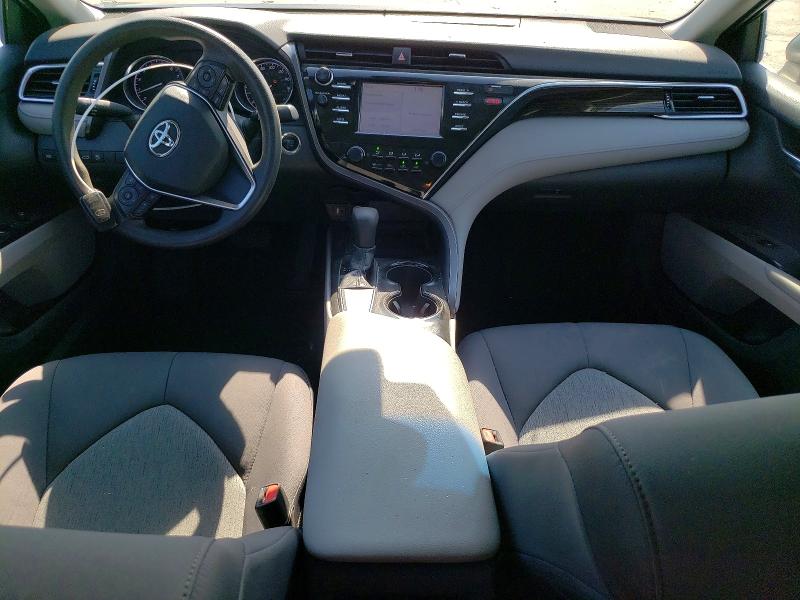 69755806 :رقم المزاد ، 4T1B11HK8JU550456 vin ، 2018 Toyota Camry مزاد بيع