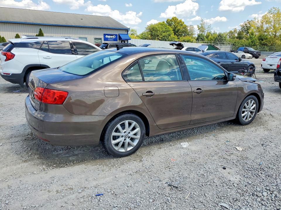 2011 Volkswagen Jetta მანქანა იყიდება აუქციონზე, vin: 3VWBX7AJ4BM375438, აუქციონის ნომერი: 67332166