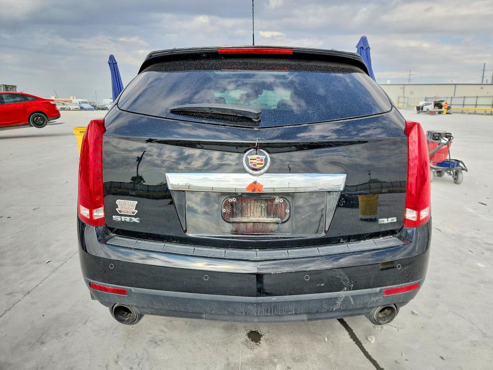 67867116 :رقم المزاد ، 3GYFNCE3XFS561270 vin ، 2015 Cadillac Srx مزاد بيع