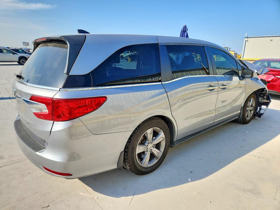 68785956 :رقم المزاد ، 5FNRL6H76JB038208 vin ، 2018 Honda Odyssey مزاد بيع