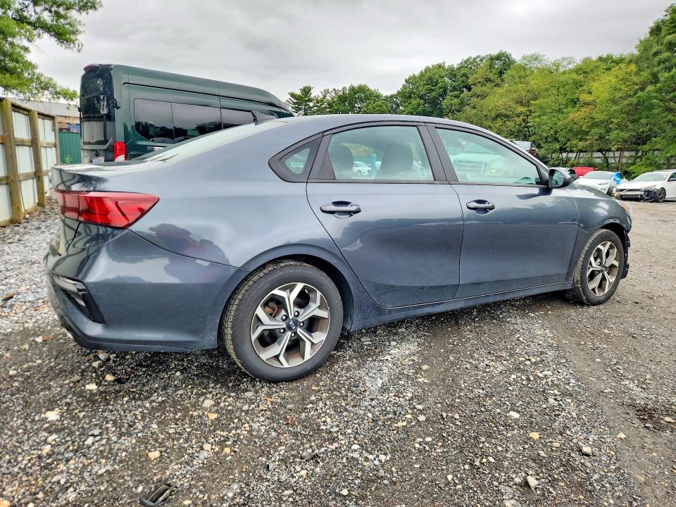 2021 Kia Forte მანქანა იყიდება აუქციონზე, vin: 3KPF24AD8ME352379, აუქციონის ნომერი: 70710176