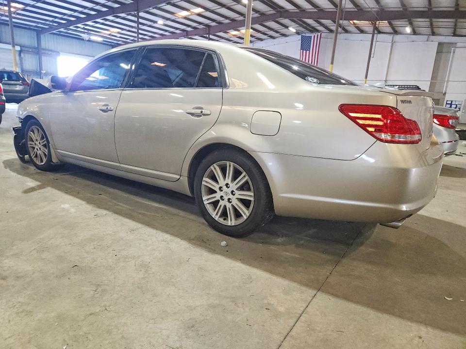 67931376 :رقم المزاد ، 4T1BK36B55U052037 vin ، 2005 Toyota Avalon مزاد بيع