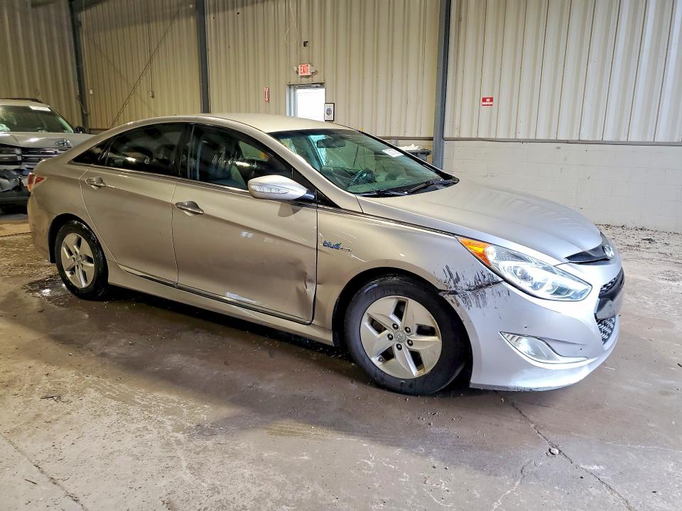 2011 Hyundai Sonata მანქანა იყიდება აუქციონზე, vin: KMHEC4A43BA006230, აუქციონის ნომერი: 70317306