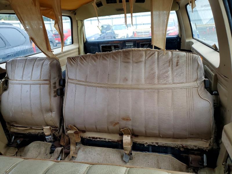 70981896 :رقم المزاد ، 1G5FK16C4CF511294 vin ، 1982 Gmc Suburban مزاد بيع