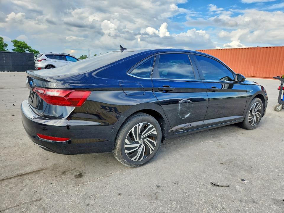 66981576 :رقم المزاد ، 3VWE57BU1MM070266 vin ، 2021 Volkswagen Jetta مزاد بيع