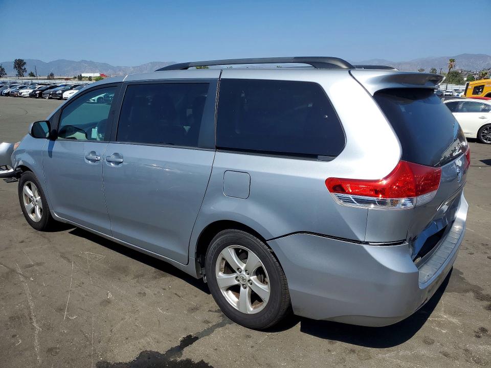 Продажа на аукционе авто 2014 Toyota Sienna, vin: 5TDKK3DC2ES472133, номер лота: 69589446