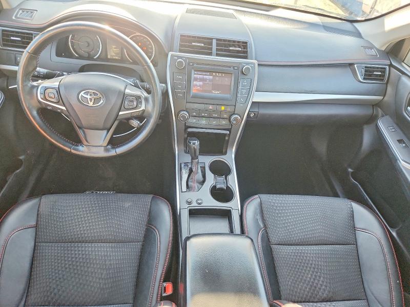70317736 :رقم المزاد ، 4T1BF1FK2FU068884 vin ، 2015 Toyota Camry مزاد بيع