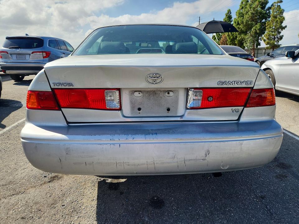 68807266 :رقم المزاد ، 4T1BF28K3YU096649 vin ، 2000 Toyota Camry مزاد بيع