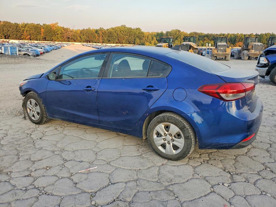 67651336 :رقم المزاد ، 3KPFK4A71JE181867 vin ، 2018 Kia Forte مزاد بيع