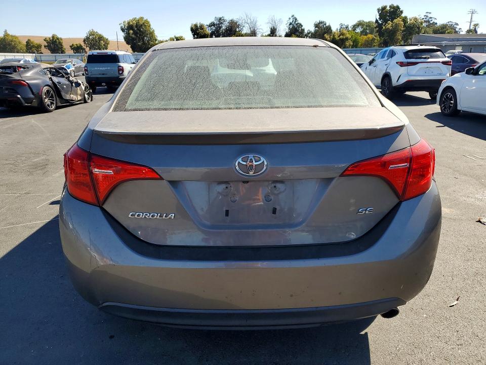 70359506 :رقم المزاد ، 2T1BURHE6JC107725 vin ، 2018 Toyota Corolla مزاد بيع
