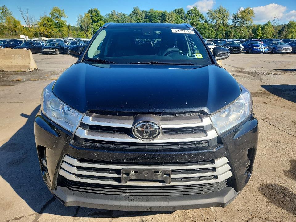 Продажа на аукционе авто 2018 Toyota Highlander, vin: 5TDJZRFH2JS538919, номер лота: 69007126