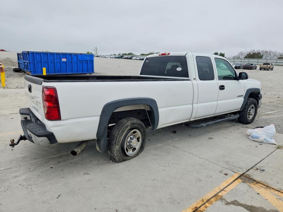 69575236 :رقم المزاد ، 1GCHC29U73E218505 vin ، 2003 Chevrolet Silverado مزاد بيع