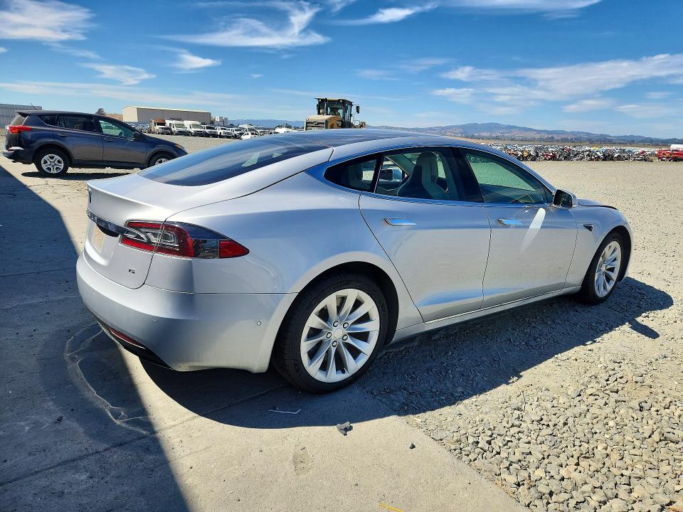 Продажа на аукционе авто 2017 Tesla Model S, vin: 5YJSA1E13HF224972, номер лота: 68686646