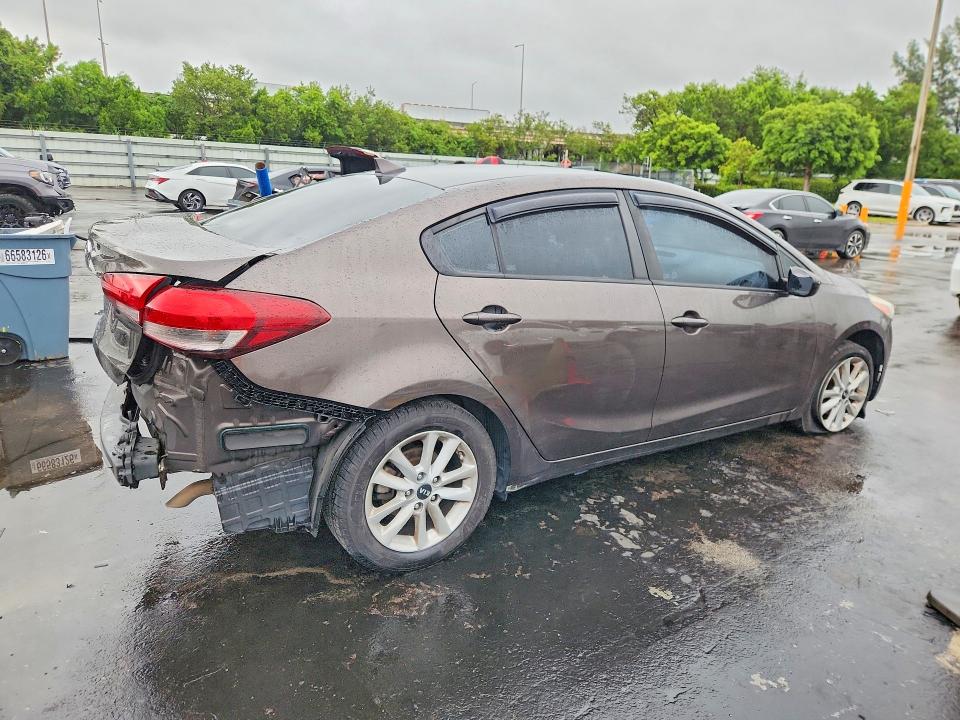 2017 Kia Forte მანქანა იყიდება აუქციონზე, vin: 3KPFL4A7XHE007979, აუქციონის ნომერი: 70080856