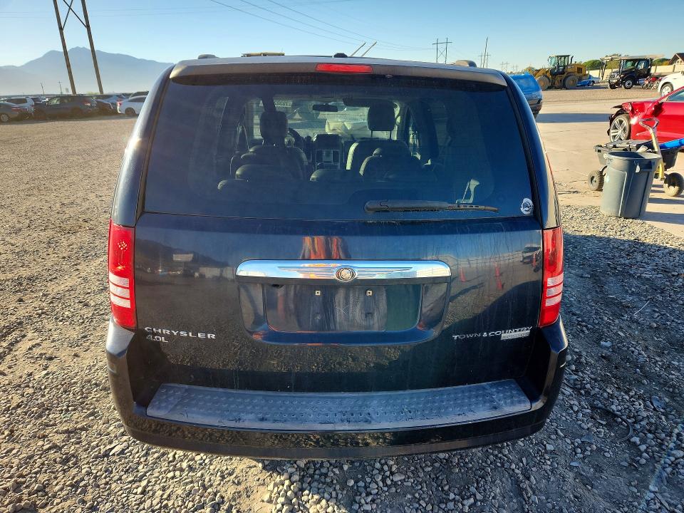 70302466 :رقم المزاد ، 2A4RR5DX1AR141565 vin ، 2010 Chrysler Town & Country مزاد بيع